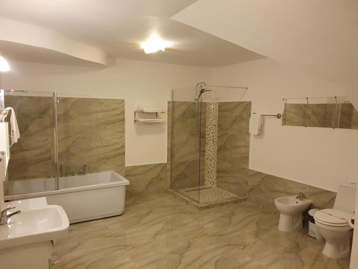 Motel Davios ทาร์กู จิอู ภายนอก รูปภาพ