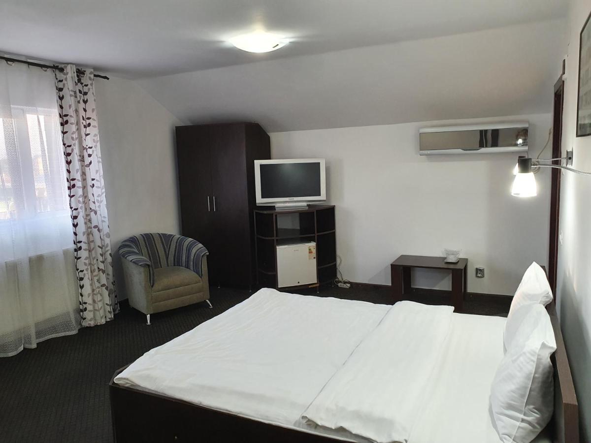 Motel Davios ทาร์กู จิอู ภายนอก รูปภาพ