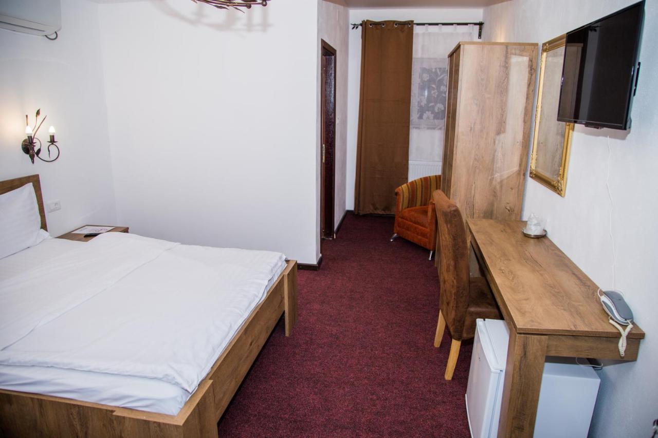 Motel Davios ทาร์กู จิอู ภายนอก รูปภาพ