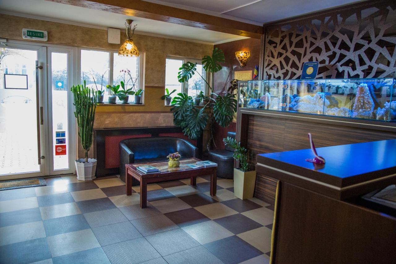 Motel Davios ทาร์กู จิอู ภายนอก รูปภาพ