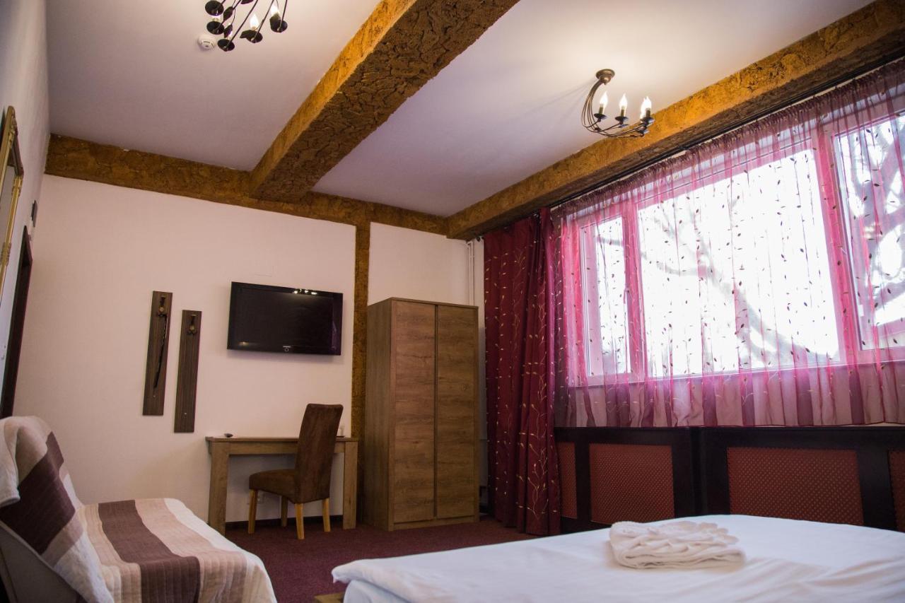 Motel Davios ทาร์กู จิอู ภายนอก รูปภาพ