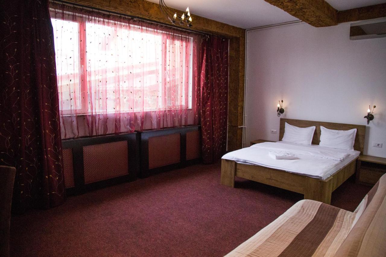 Motel Davios ทาร์กู จิอู ภายนอก รูปภาพ