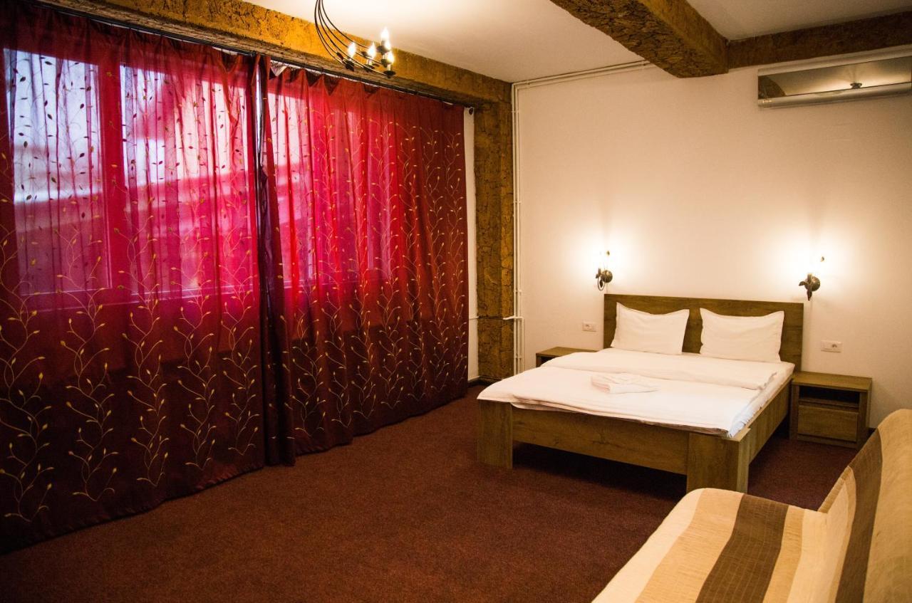 Motel Davios ทาร์กู จิอู ภายนอก รูปภาพ
