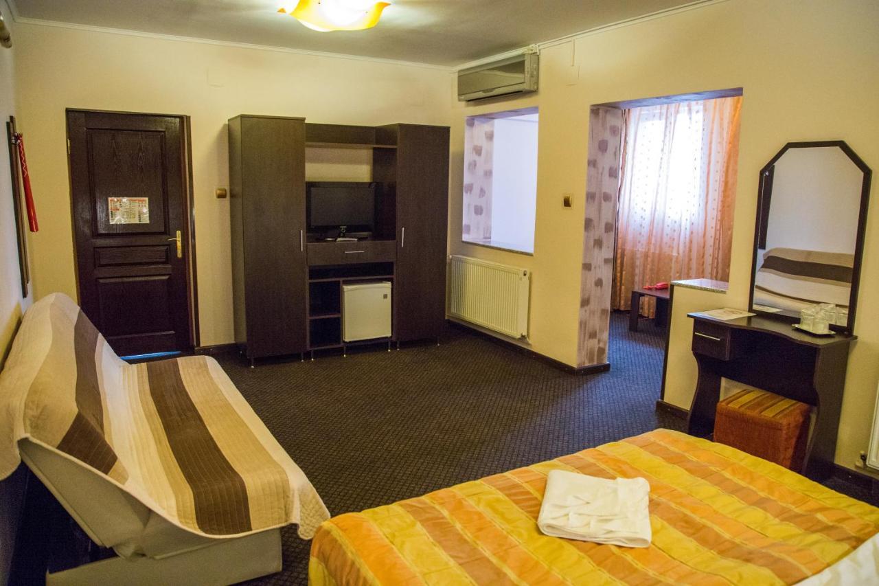 Motel Davios ทาร์กู จิอู ภายนอก รูปภาพ